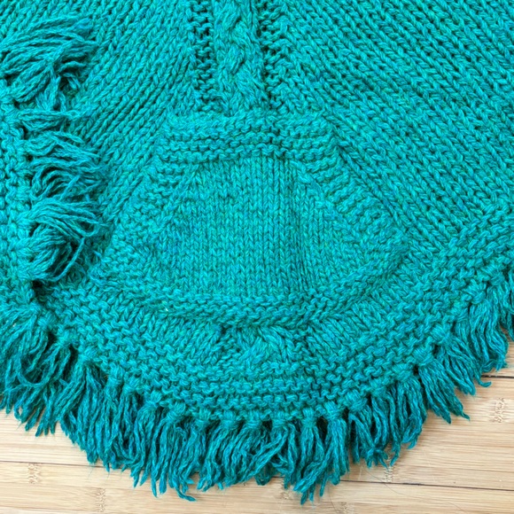 Hand knit fringed girl’s poncho. Cables centered on front and back, front pouch. - Picture 8 of 8
